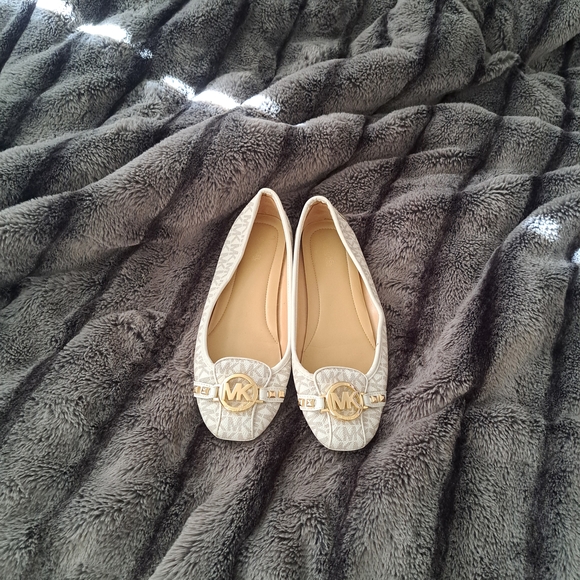Michael Kors Women's White Designer Loafers - Picture 3 of 6